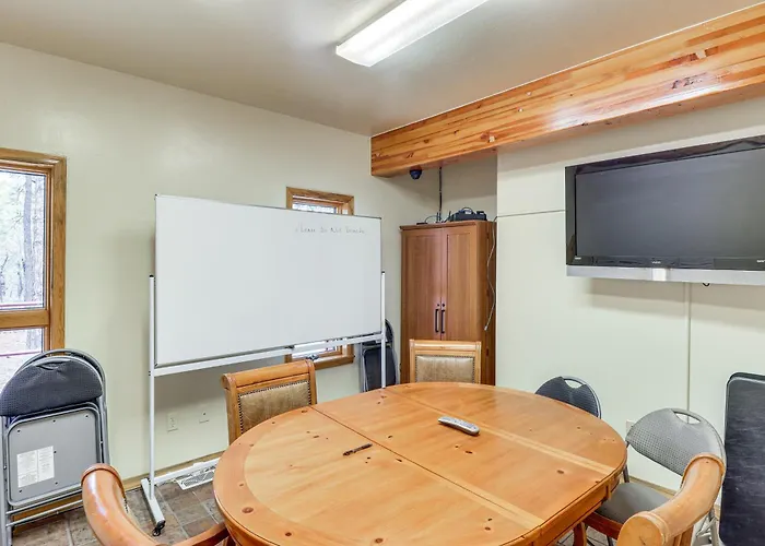 Fairways, Fishing & Forest Fun! Show Retreat Holiday home